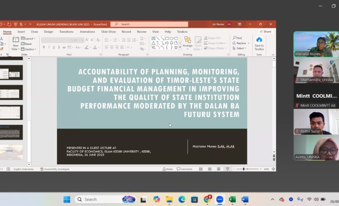 Mariano Nunes, S.Ak., M.Ak. dari Universidade Dili mempresentasikan inovasi sistem pengelolaan anggaran negara Timor Leste melalui pendekatan Dalan Ba Futuru.